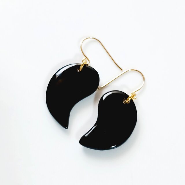 オニキスピアス