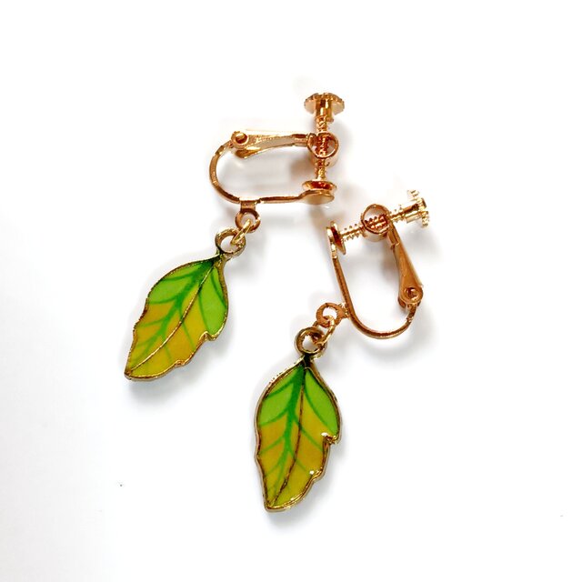 葉っぱイヤリング