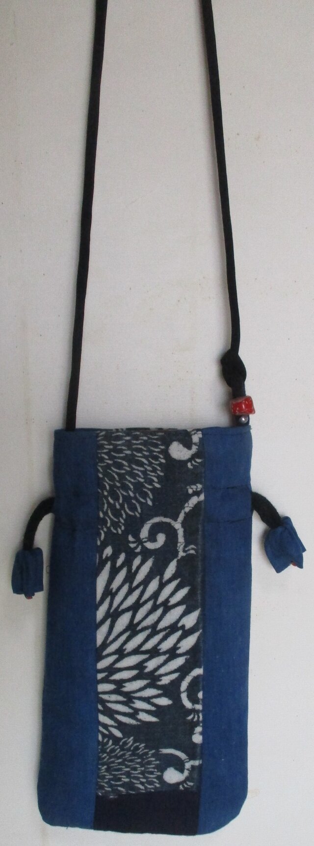 ８３０９　型染めと藍の生地で作った巾着型ポシェット　＃送料無料