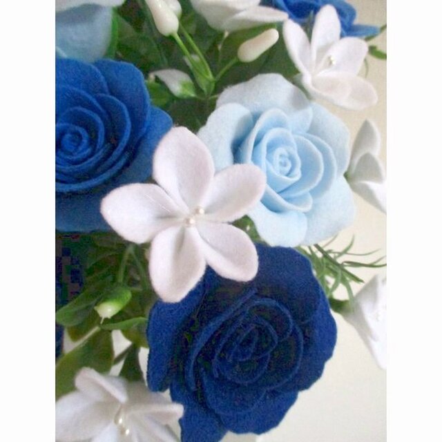 青と白のフラワーアレンジメント 造花インテリア 涼華 アートフラワー