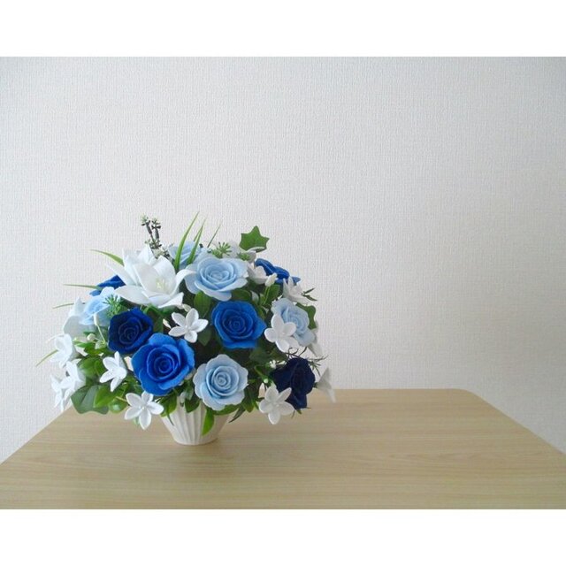 青と白のフラワーアレンジメント　造花インテリア　涼華　アートフラワー　ギフト ブルー アレンジメント 造花アレンジメント お花はお任せ 青好き