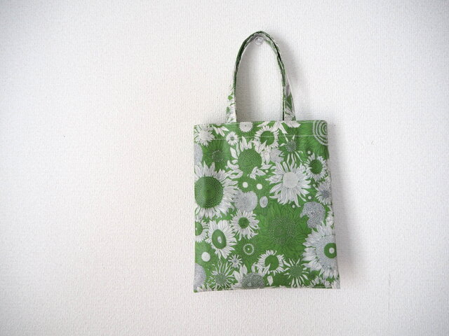 ご注文品　✿リバティ✕パッチワーク✿　ハンドメイドバッグ　2点 ご注文品 ✿リバティ✕パッチワーク✿ ハンドメイドバッグ 2点