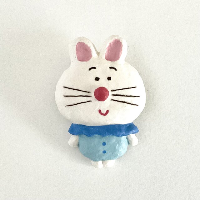 ブローチ　赤鼻のうさぎ