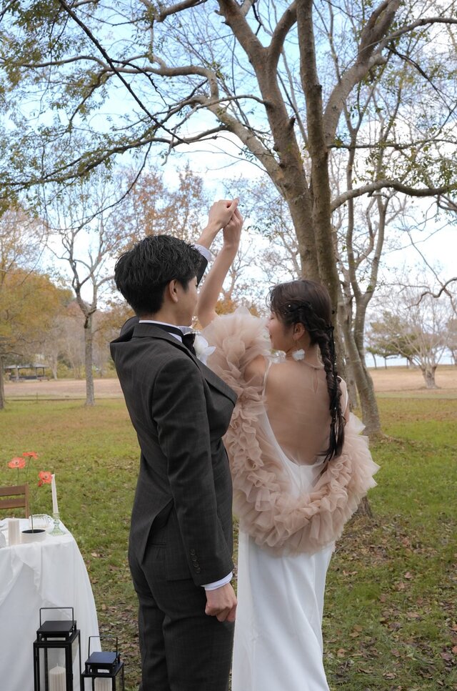 実例写真！トップスのみ あんず色 ソフトチュール ふわふわ袖 ラッフルフリル 前撮り