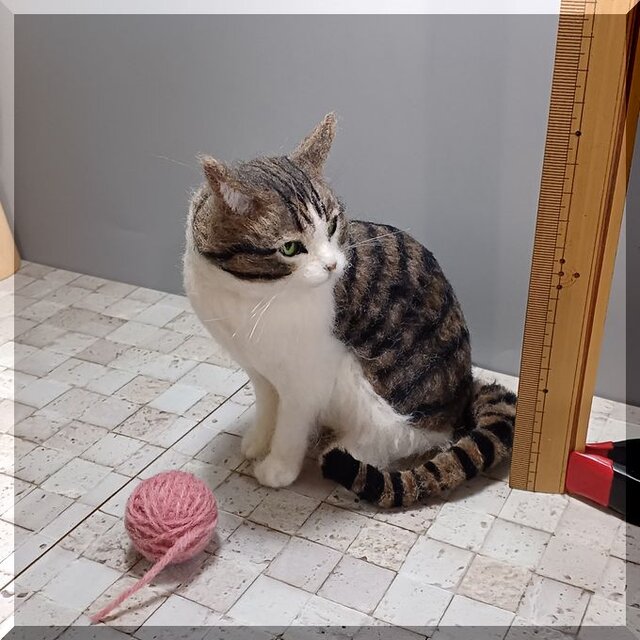 羊毛フェルト *キジシロ猫ちゃん*ハンドメイド 羊毛フェルト 猫 キジシロ猫ちゃん キジ白 ねこ ネコ 羊毛