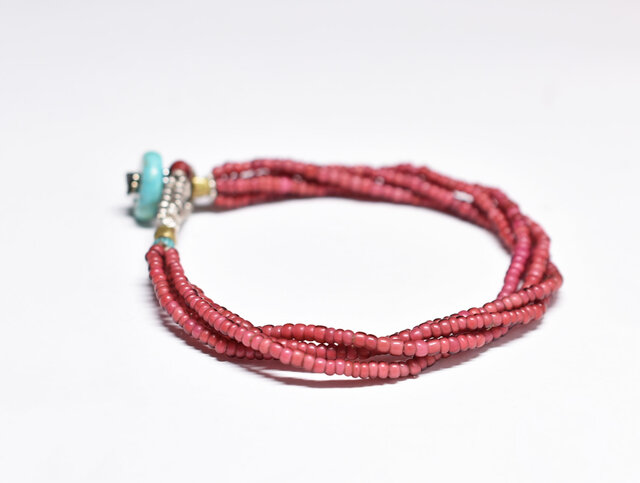 アンティーク金赤ホワイトハーツ、ターコイズブルーシェブロンビーズの