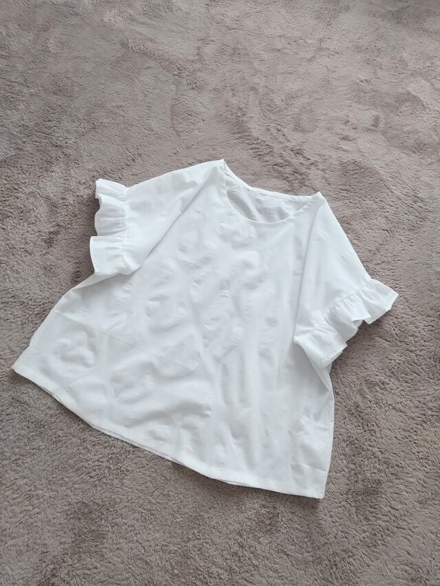 サマーセール！ビッグドット上質ホワイトコットン袖フリルブラウス