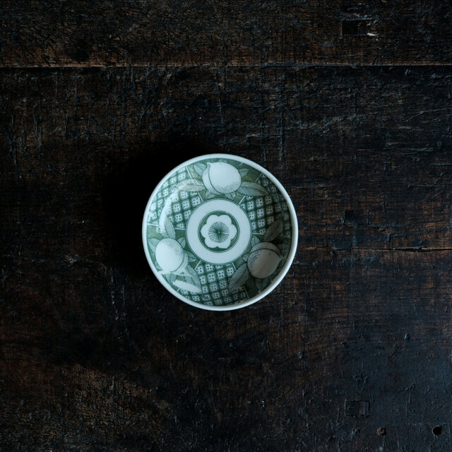 三つの桃◆見込みに桜　印判小皿　骨董・antiques　古道具　古民家　丁寧な暮らしに。緑　明治期〜大正期