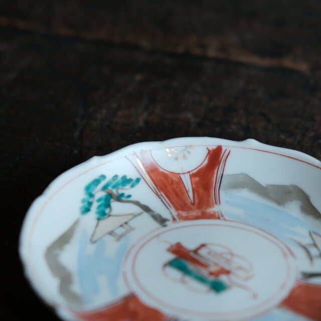 見込みに巻物◇素朴な風景図 瀬戸焼 赤絵金彩小皿 骨董/antiques 器 古