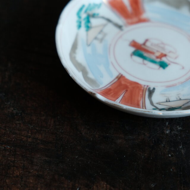 見込みに巻物◇素朴な風景図 瀬戸焼 赤絵金彩小皿 骨董/antiques 器 古