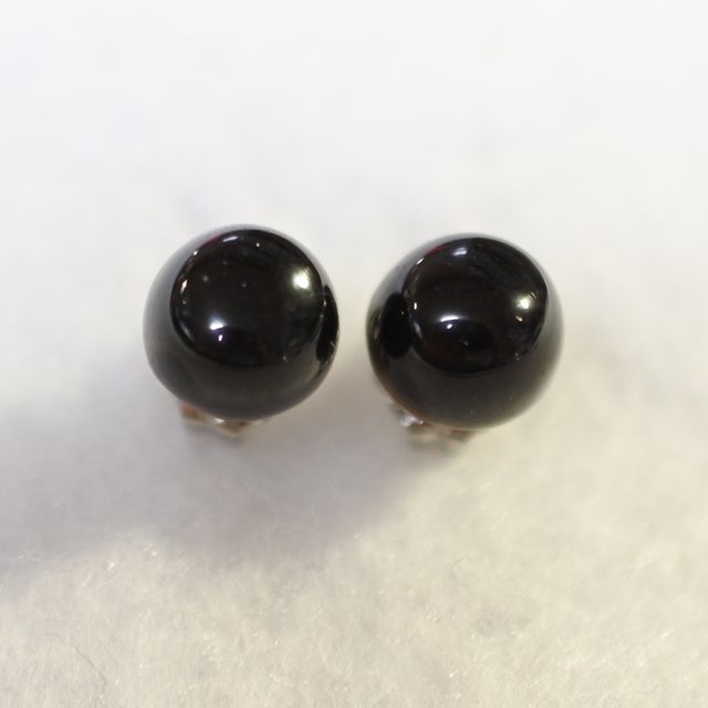 モリオン（黒水晶）のスタッドピアス（6mm・チタンポスト）