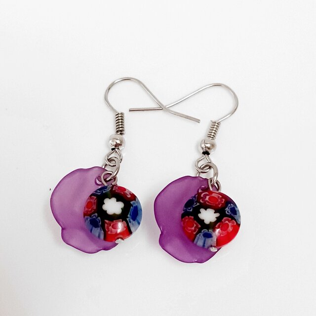 ミルフィオリビーズと花びらパーツピアス