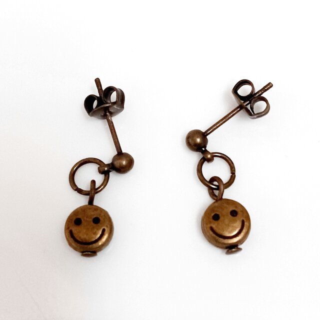 ニコちゃんパーツピアスです。