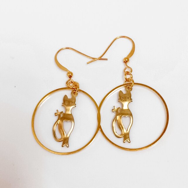 猫のメタルパーツとリングパーツのピアス
