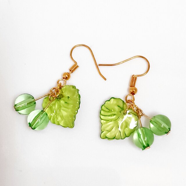 葉っぱとビーズピアス