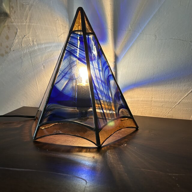 ステンドグラスランプ 六角錐 | iichi 日々の暮らしを心地よくする
