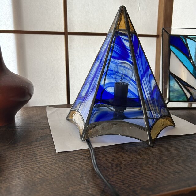 ステンドグラスランプ 六角錐 | iichi 日々の暮らしを心地よくする