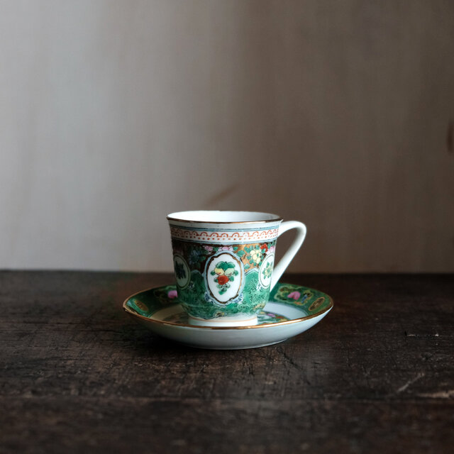 【特価¥4400→¥3300】見込みに双魚◆カラフルな草花尽くし。中国廣彩　色絵金彩デミタスカップ＆ソーサー　チャイナレトロ