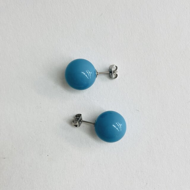 樹脂ビーズスタッドピアス/約13.5mm/ターコイズ塗装/made in japan
