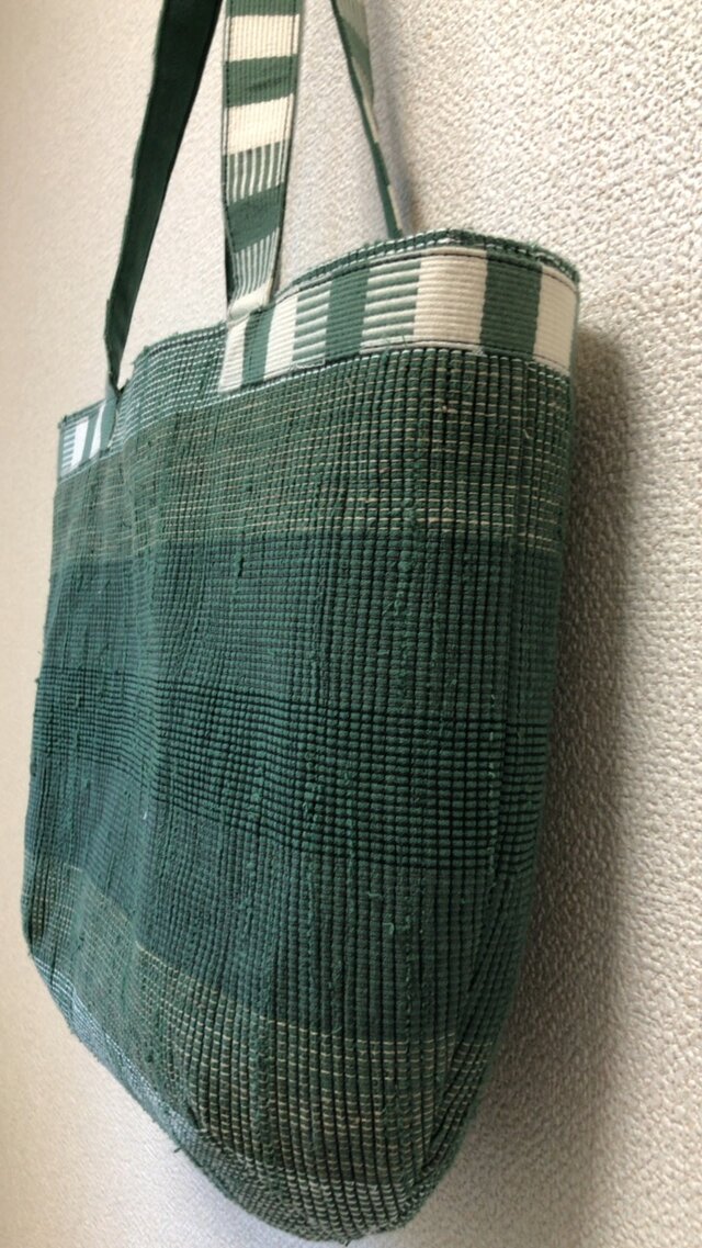 裂き織り グリーンのタックショルダー | iichi 日々の暮らしを心地よく