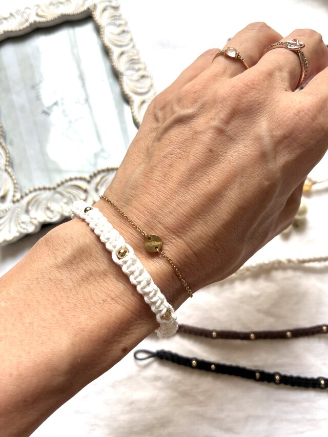 マクラメ編みのブレスレット ホワイト手首周り15.16cm | iichi 日々の