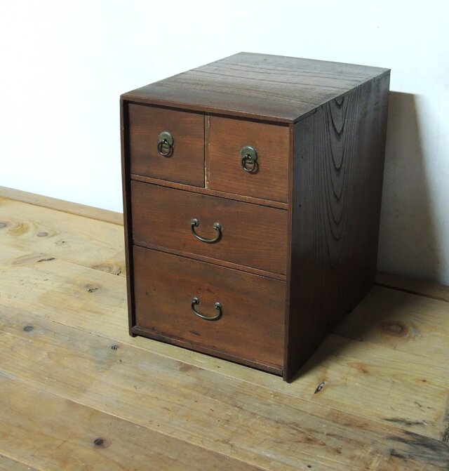 美しい木目の引出