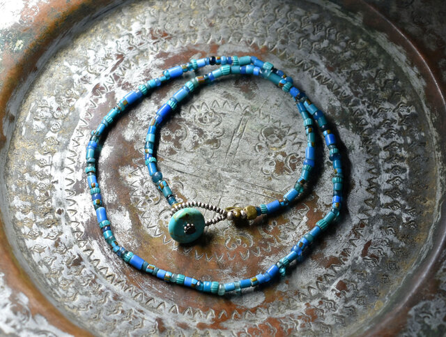 多彩ブルーアンティークホワイトハーツ＆シェブロンビーズの