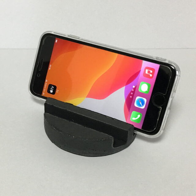 ブラックコンクリートのスマホスタンド　-コンクリート/モルタル/セメント雑貨-