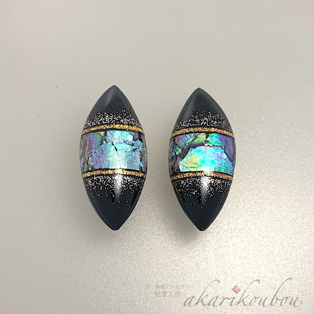 【sv925】螺鈿イヤリング アーモンド型 瑠璃色螺鈿 黒漆 純金銀蒔絵 漆アクセサリー