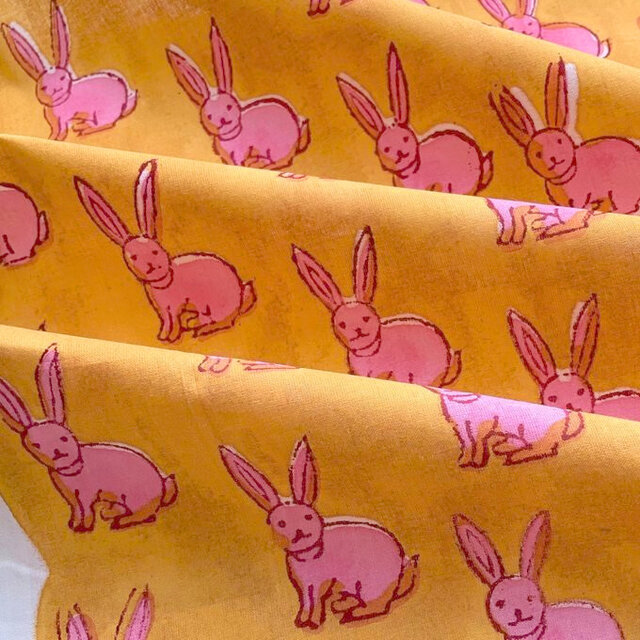 インドブロックプリント生地 [50cm単位] ラビットピンク オレンジ地 うさぎ 兎 バニーファブリックIF0004