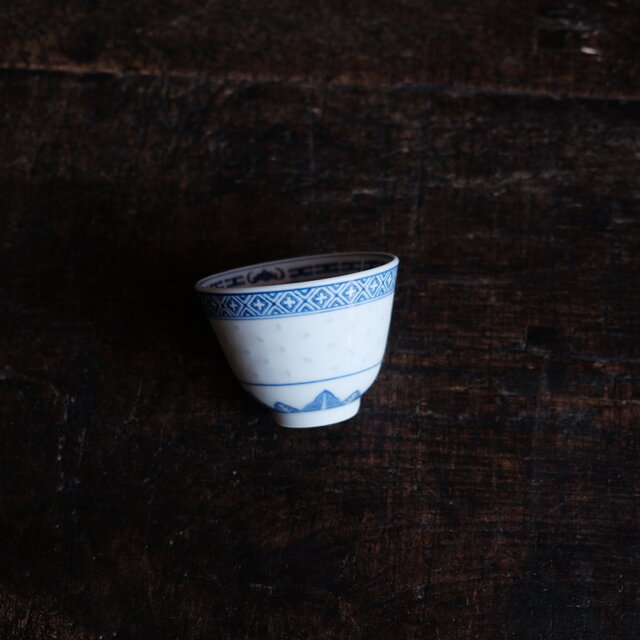 チャイナレトロで可愛い◇見込みに青花。中国景徳鎮 蛍焼染付猪口 茶杯