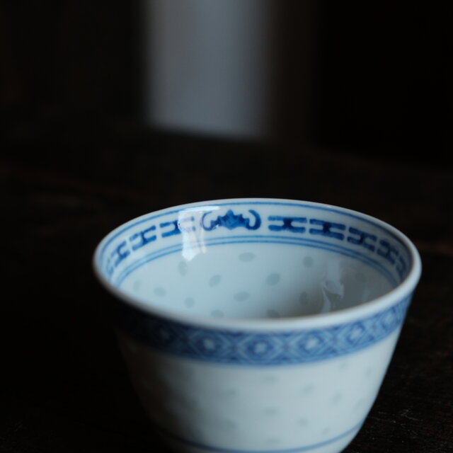 チャイナレトロで可愛い◇見込みに青花。中国景徳鎮 蛍焼染付猪口 茶杯