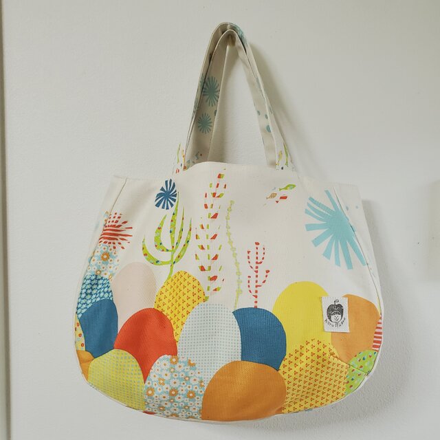 普段使いのマチたっぷりトートバッグ 海の中柄