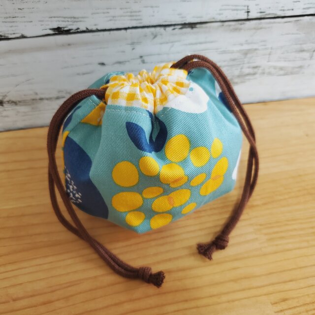 ぷっくりまんまるボール巾着ポーチ  北欧フルーツ×ギンガムチェック