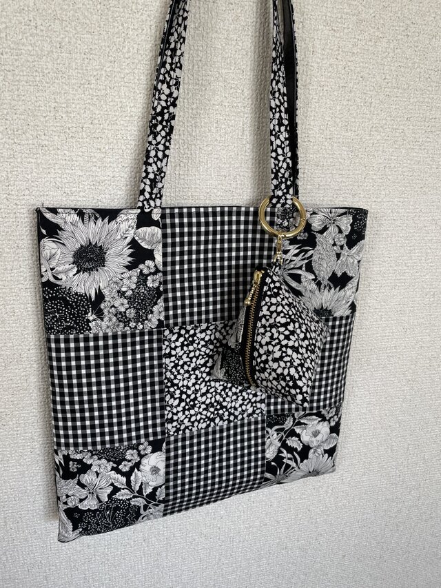 リバティパッチワークのトートバッグ三角ポーチ付き