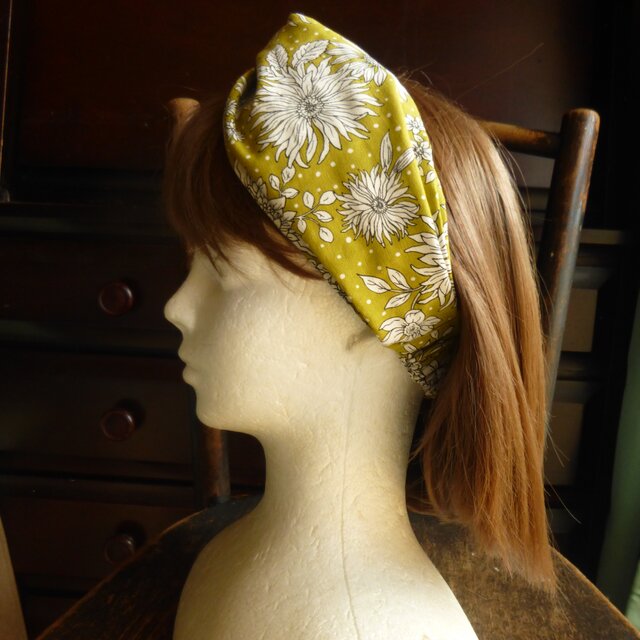 黄色地花柄のクロスヘアバンド