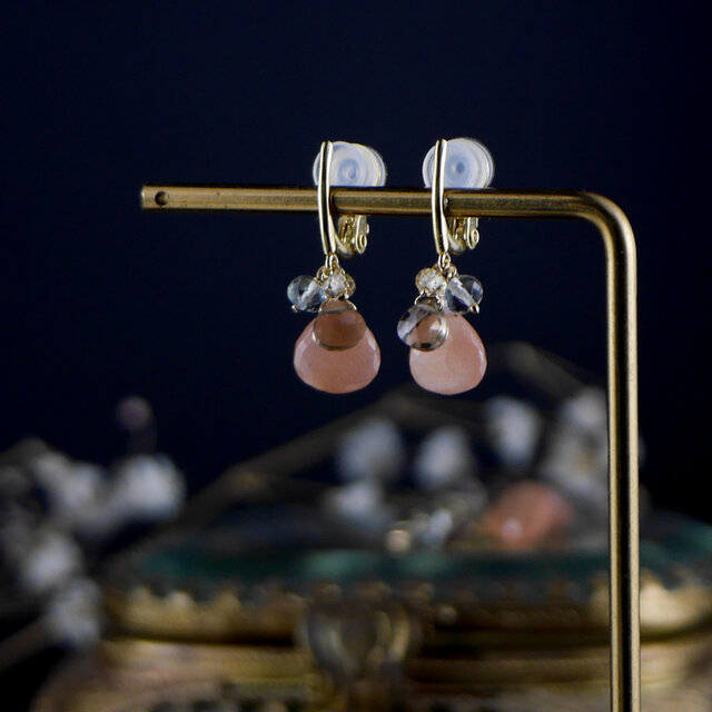 1055 極上カット ピーチムーンストーン ピアス/イヤリング | iichi