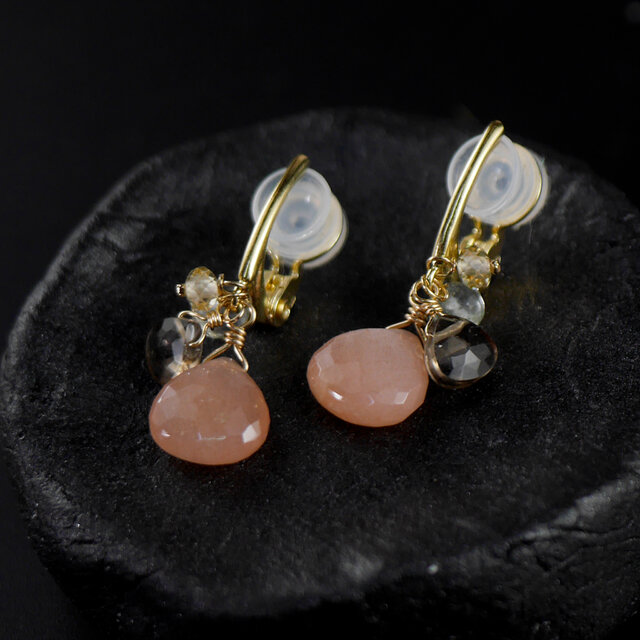 1055 極上カット ピーチムーンストーン ピアス/イヤリング | iichi