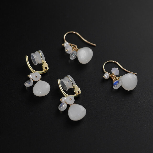 #1056　極上カット　ホワイトムーンストーン　ピアス/イヤリング