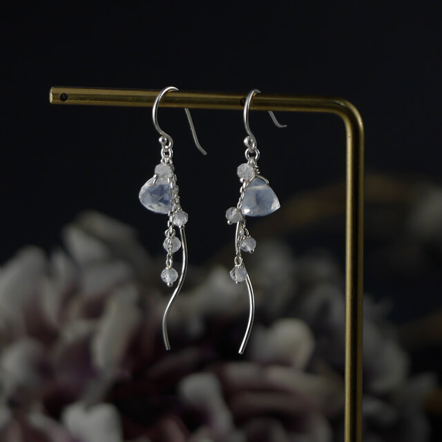 #1058 トリリアンカットアイスクォーツのウェーブチェーンピアスSilver925