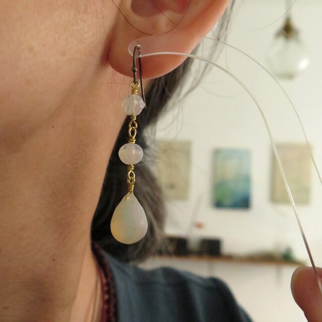 アンティーク ウェディングビーズ 雫 乳白 ＋ ボヘミアンビーズ ピアス