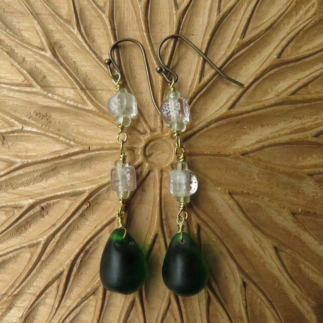 アンティーク ウェディングビーズ 雫 緑 ＋ スクエア ピアス