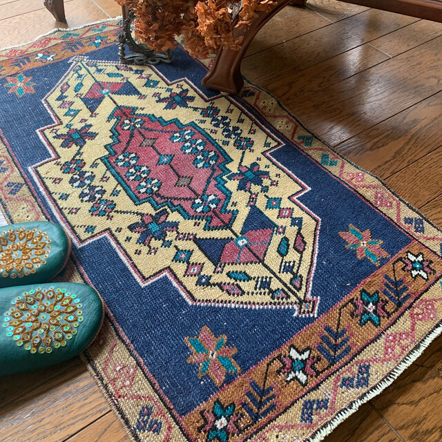 トルコ　ヴィンテージラグ　ネイビーブルー　プラム　93cm×50cm トルコラグ トルコヴィンテージラグ ネイビーブルー プラム 93cm×50cm