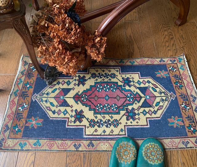 トルコヴィンテージラグ ネイビーブルー プラム 93cm×50cm トルコラグ