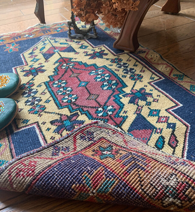 トルコヴィンテージラグ ネイビーブルー プラム 93cm×50cm トルコラグ