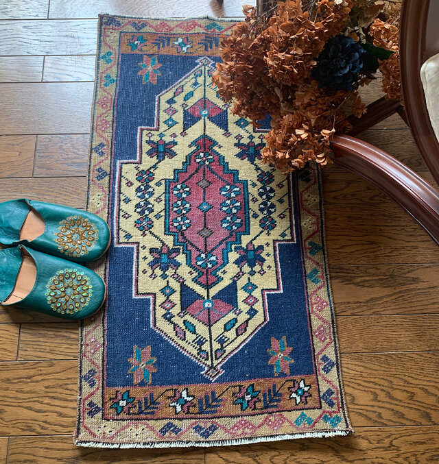 トルコヴィンテージラグ ネイビーブルー プラム 93cm×50cm トルコラグ
