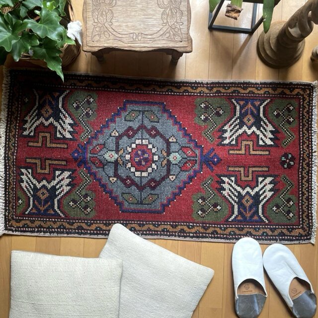 53×102 ウール　アンティークレッド　メダリオン　トルコヴィンテージラグ 53×102 ウール アンティークレッド メダリオン トルコ