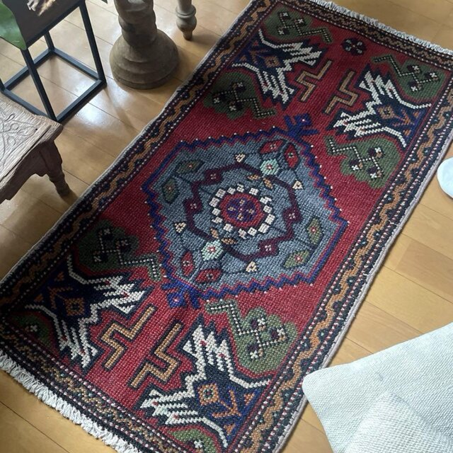 53×102 ウール　アンティークレッド　メダリオン　トルコヴィンテージラグ 53×102 ウール アンティークレッド メダリオン トルコヴィンテージラグ