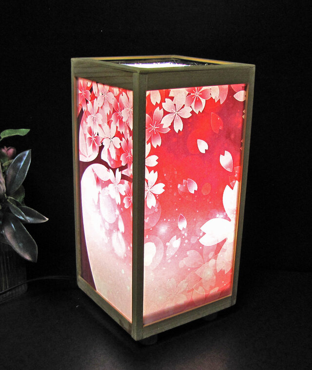 優しい地色に描かれました四季の花々が百花繚乱の華やかさを見せる洗えるお着物です 51NixWo+ogL.jpg