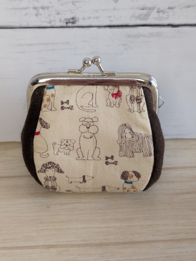 いろいろな種類のワンちゃんが並ぶお手玉がま口